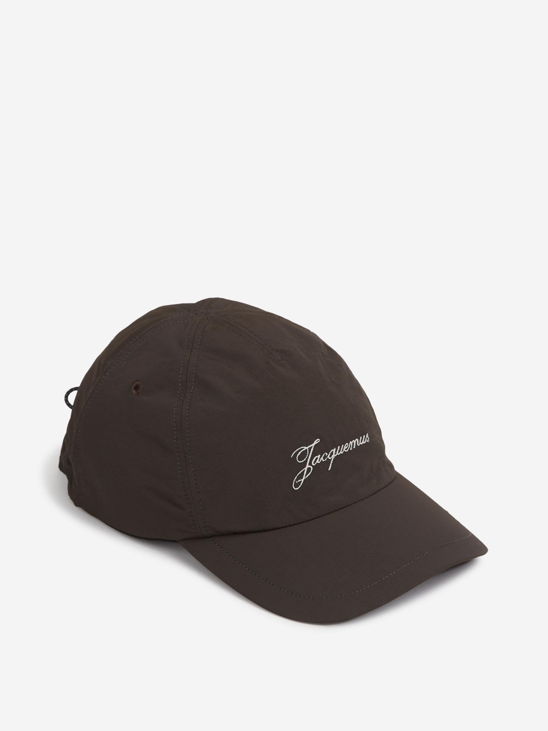 Jacquemus Hombre Barcelona Gorra Baluchon color Marrón Oscuro sku 695-001957 01 - Foto 1