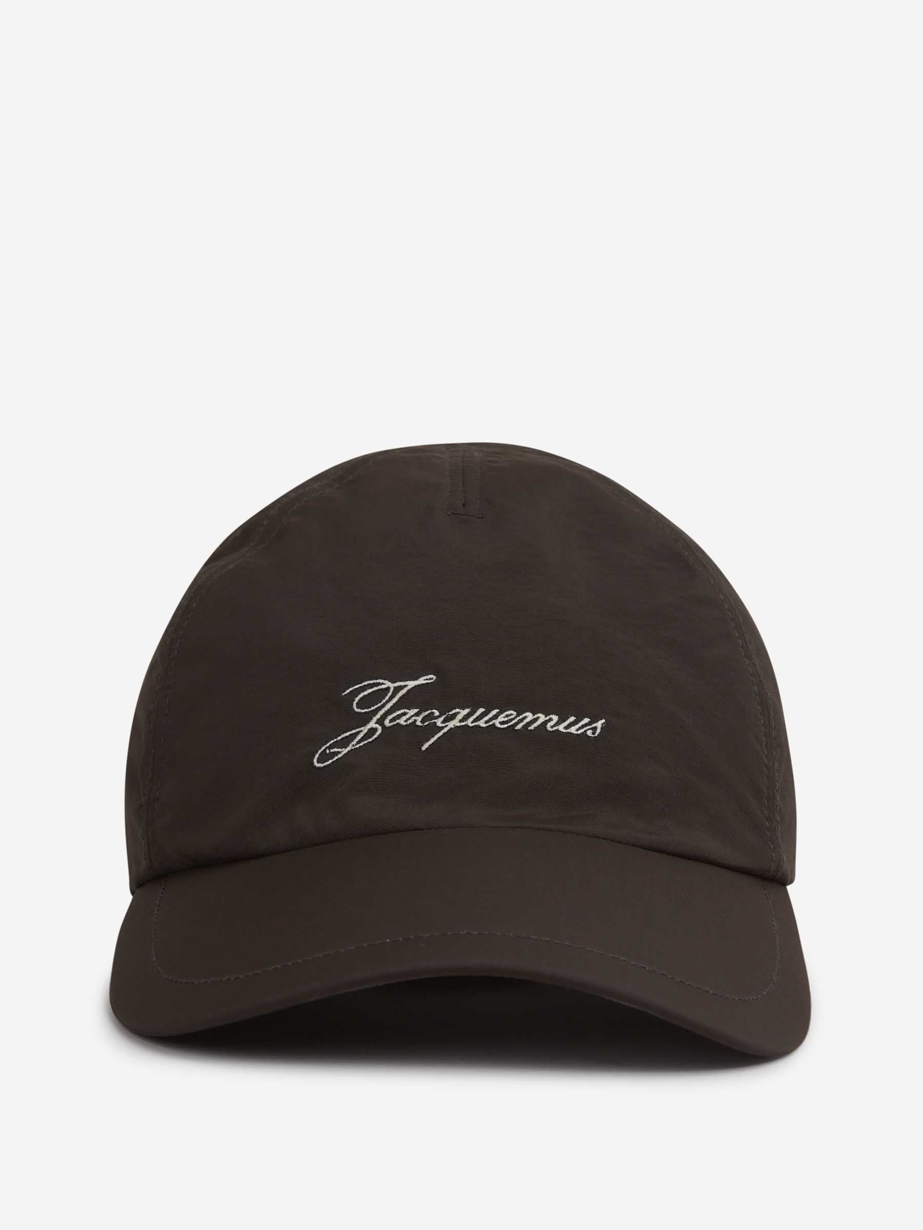 Jacquemus Hombre Barcelona Gorra Baluchon color Marrón Oscuro sku 695-001957 01 - Foto 2