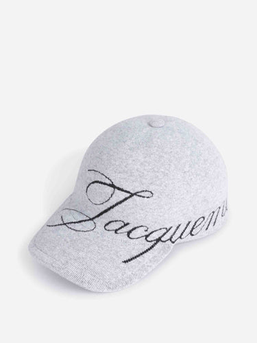 Jacquemus Hombre Barcelona Gorra Punto Atelier color Gris Claro sku 695-002056 01 - Foto 2