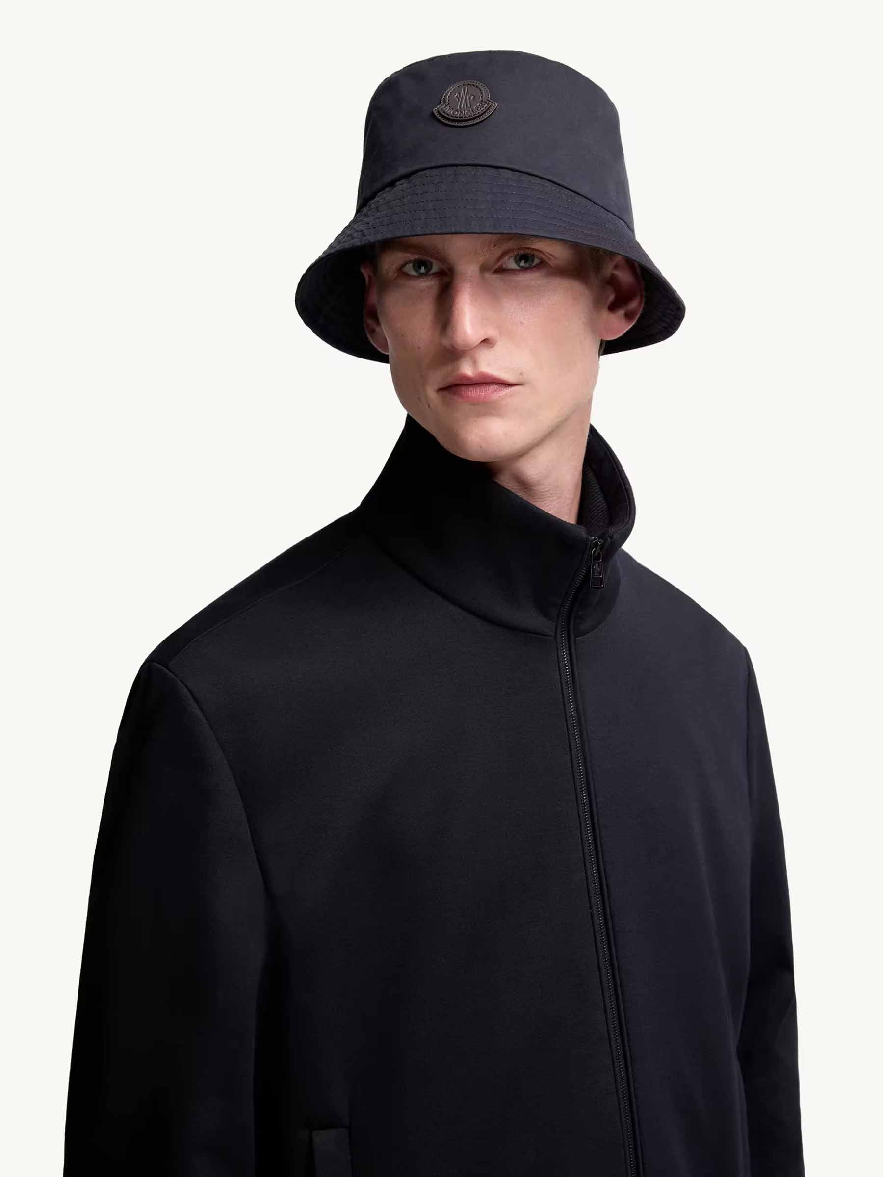 Moncler Hombre Barcelona Sombrero Pescador Algodón color Gris Antracita sku 697-000250 02 - Foto 2