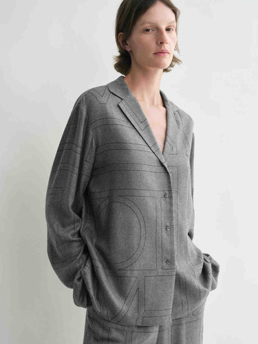 TOTEME Mujer Barcelona Blusa Franela Monograma color Gris Piedra sku 701-002201 01 - Foto 2