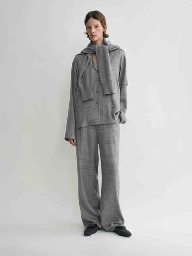 TOTEME Mujer Barcelona Blusa Franela Monograma color Gris Piedra sku 701-002201 01 - Foto 3