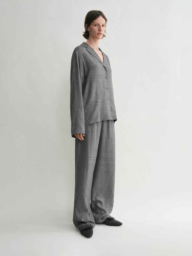 TOTEME Mujer Barcelona Blusa Franela Monograma color Gris Piedra sku 701-002201 01 - Foto 4