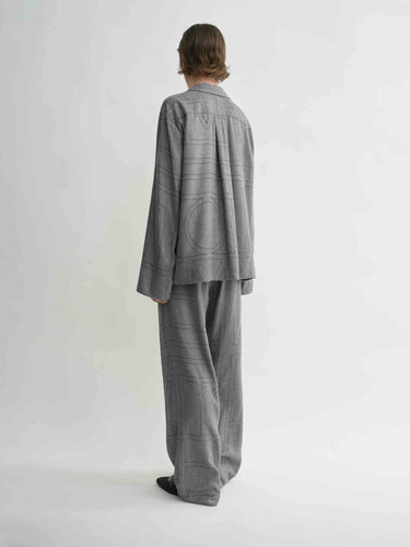 TOTEME Mujer Barcelona Blusa Franela Monograma color Gris Piedra sku 701-002201 01 - Foto 5