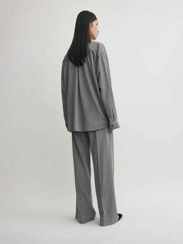 TOTEME Mujer Barcelona Camisa Lisa Oversize color Gris sku 701-002326 01 - Foto 3