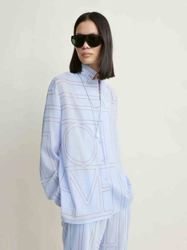 TOTEME Mujer Barcelona Camisa Monograma color Azul Celeste sku 701-002549 01 - Foto 4