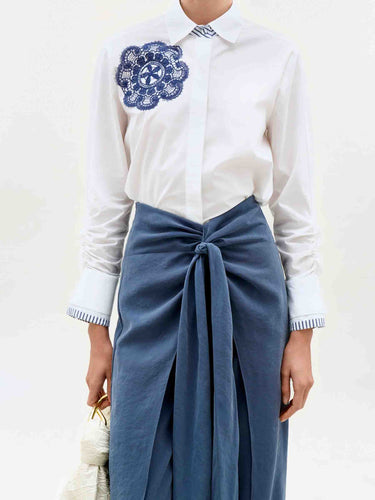 Silvia Tcherassi Mujer Barcelona Camisa Bordado Flor color Blanco sku 701-002578 01 - Foto 2