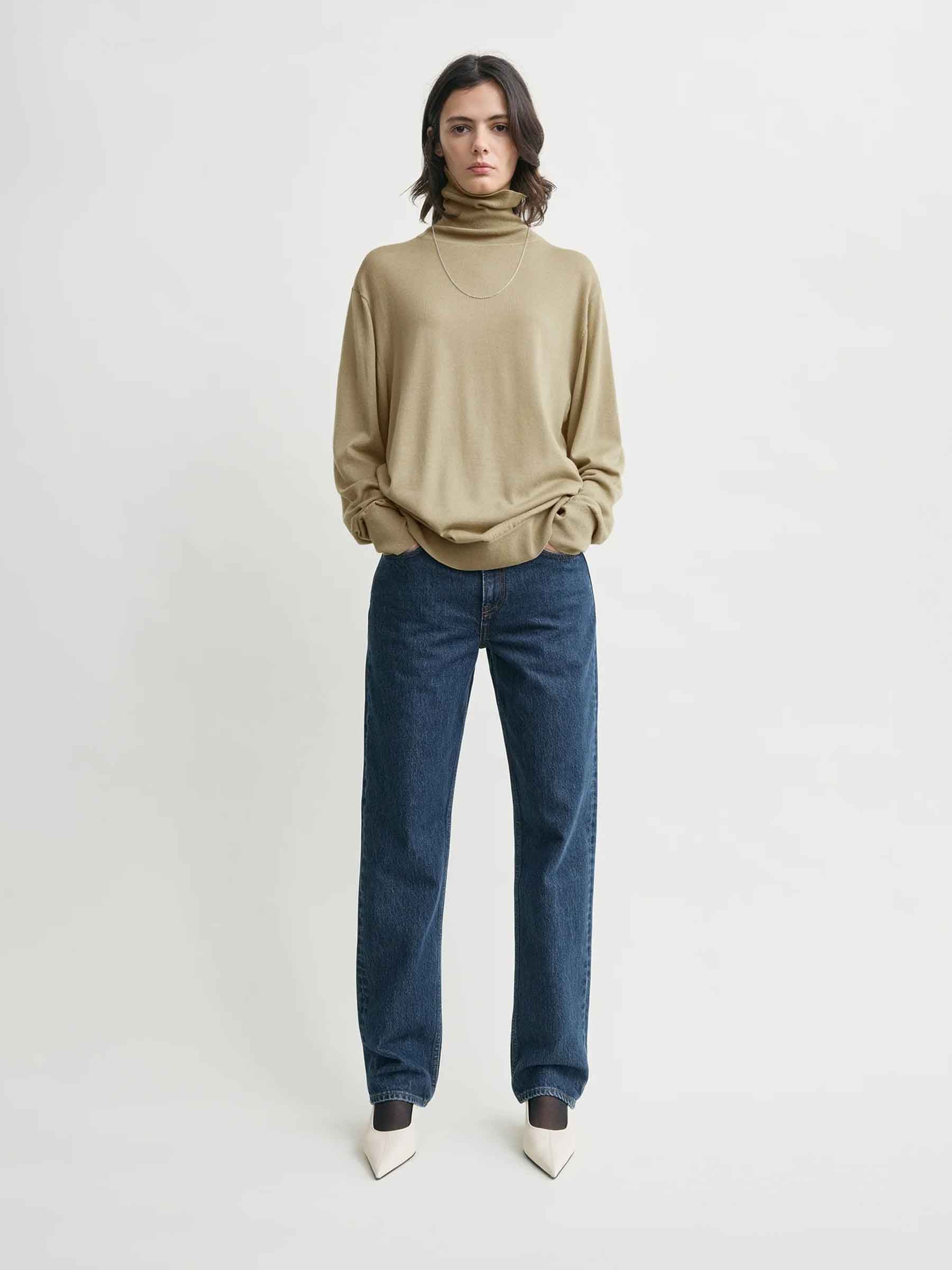 TOTEME Mujer Barcelona Jersey Cuello Alto color Camel sku 711-003422 01 - Foto 2