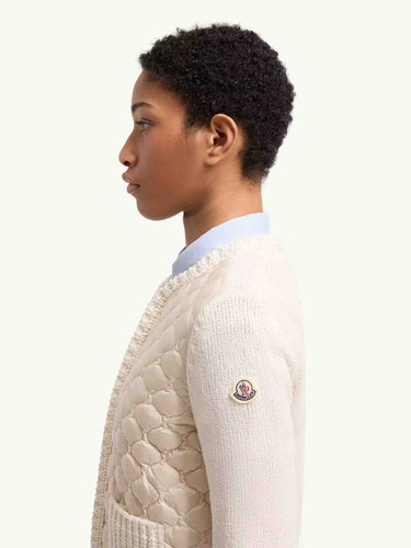 Moncler Mujer Barcelona Plumífero Ligero color Crema sku 713-000423 01 - Foto 3
