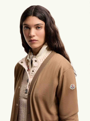 Moncler Mujer Barcelona Cárdigan Lana color Camel sku 713-000467 01 - Foto 3