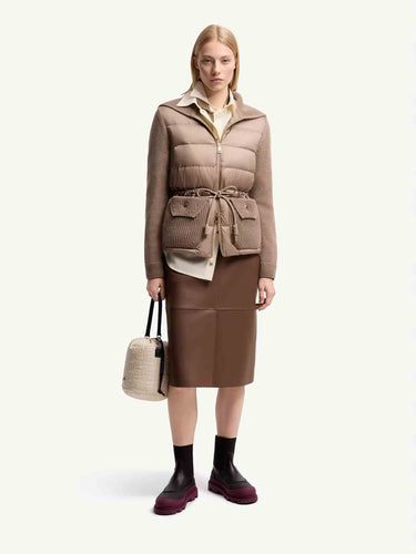 Moncler Mujer Barcelona Cárdigan Acolchado color Camel sku 713-000470 01 - Foto 2