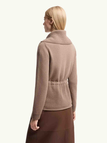 Moncler Mujer Barcelona Cárdigan Acolchado color Camel sku 713-000470 01 - Foto 4