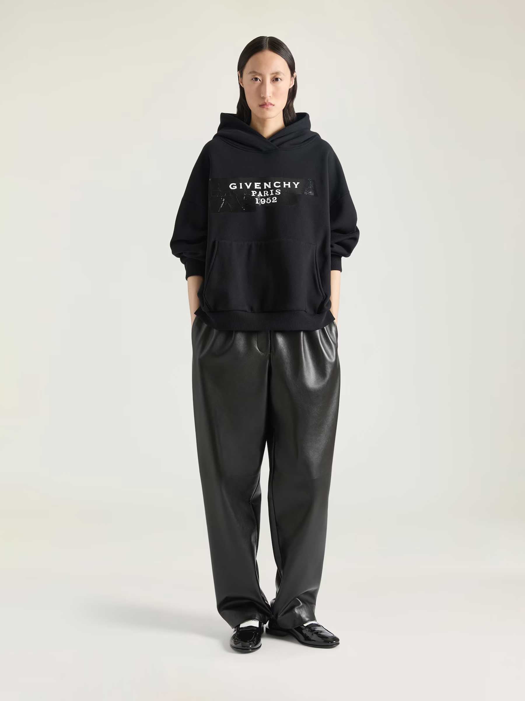 Givenchy Mujer Barcelona Sudadera Capucha Logo color Negro sku 715-000212 01 - Foto 2