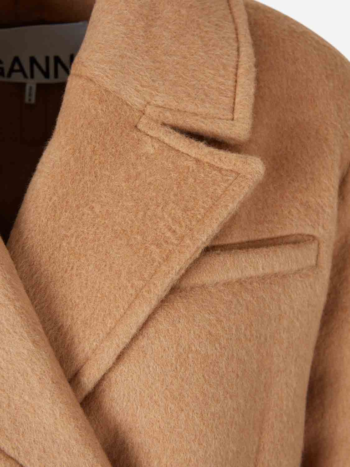 Ganni Mujer Barcelona Blazer Doble Cruce color Camel sku 741-002256 01 - Foto 2