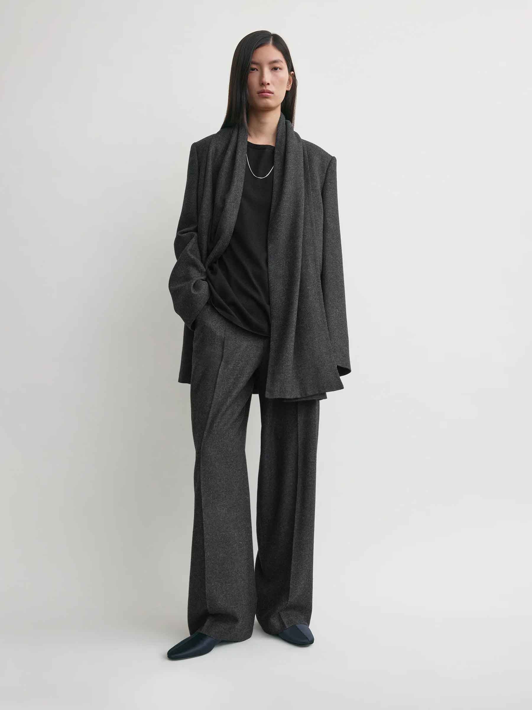 TOTEME Mujer Barcelona Blazer Recta Bufanda color Gris Oscuro sku 741-002277 01 - Foto 2