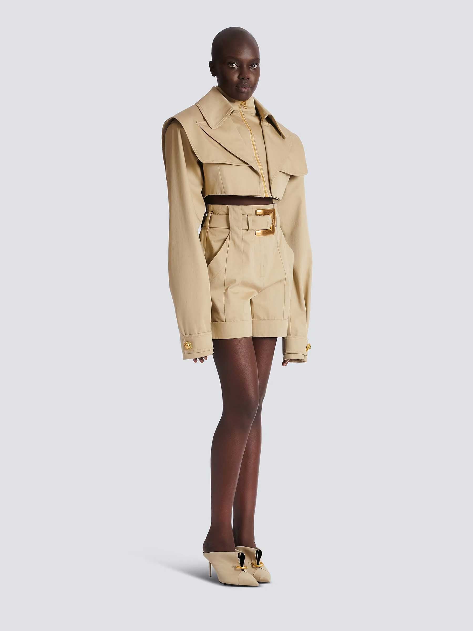 Balmain Mujer Barcelona Gabardina Cropped color Camel sku 741-002322 01 - Foto 2