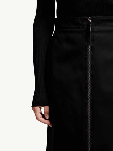 Moncler Genius Edward Enninful Mujer Barcelona Falda Midi Gabardina color Negro sku 750-001695 01 - Foto 3