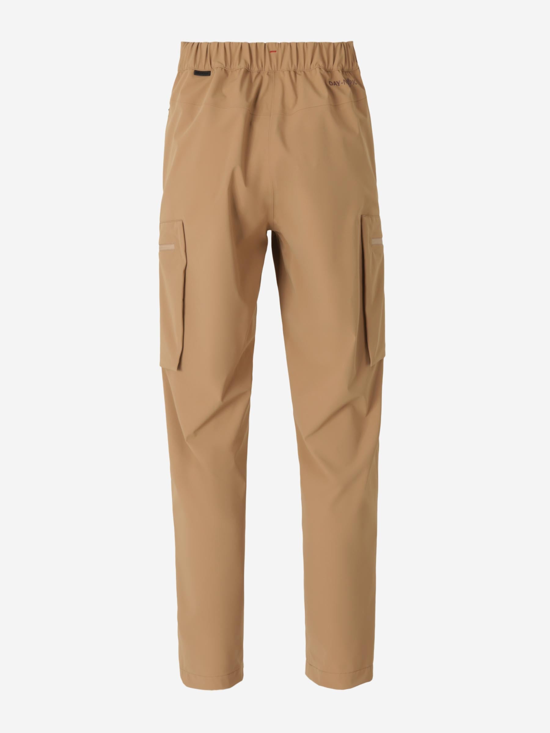Moncler Grenoble Mujer Barcelona Pantalones Cargo Técnicos color Camel sku 761-003737 01 - Foto 2