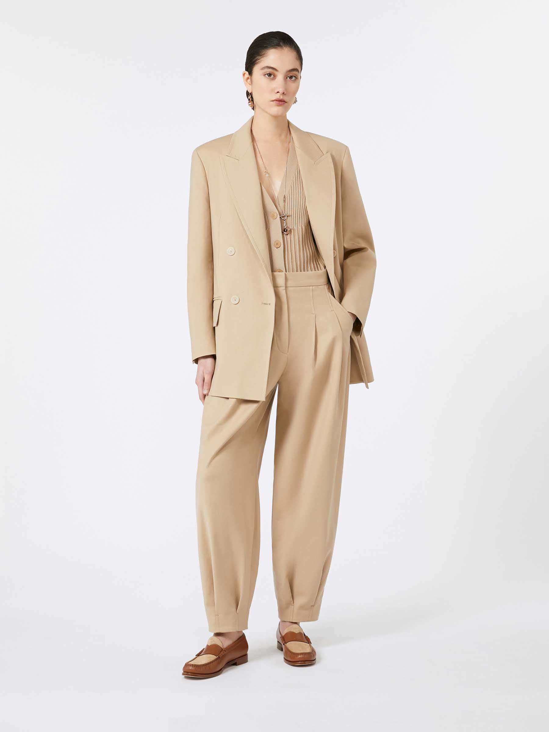 Max Mara Mujer Barcelona Pantalón Pinzas Algodón color Camel sku 761-003878 01 - Foto 2