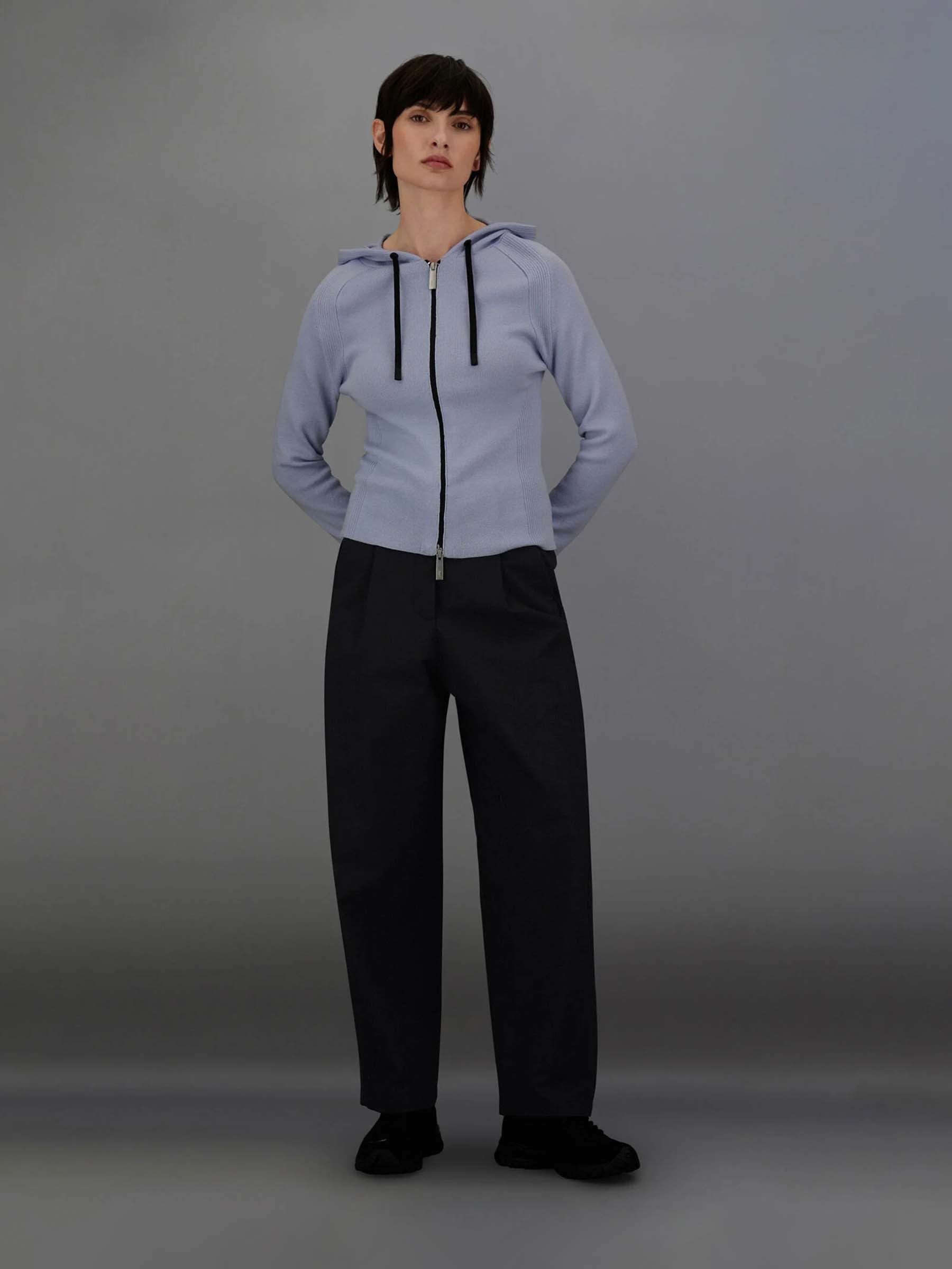 Laminar Mujer Barcelona Pantalones Comfort Tech color Negro sku 761-003932 01 - Foto 2