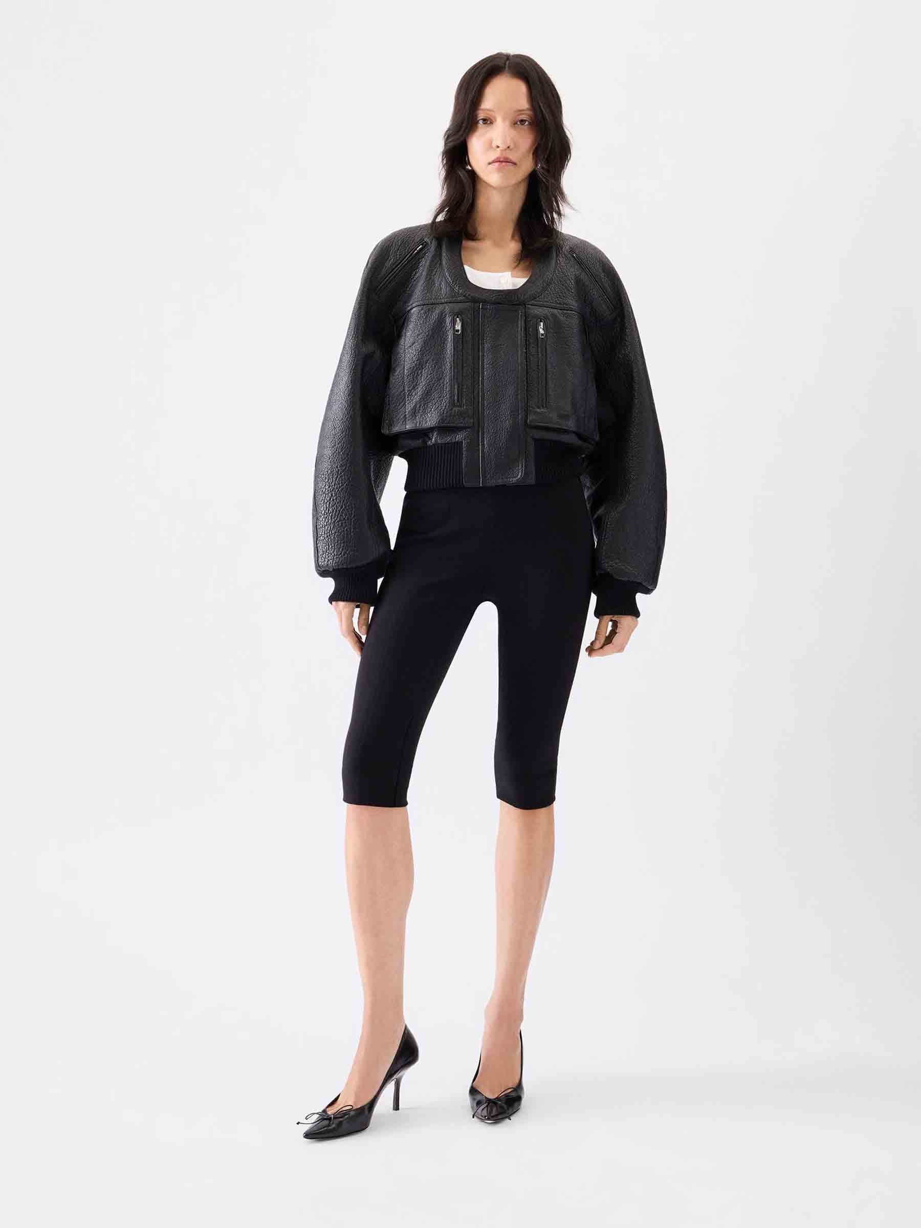 Jacquemus Mujer Barcelona Pantalones Capri color Negro sku 761-003936 01 - Foto 2