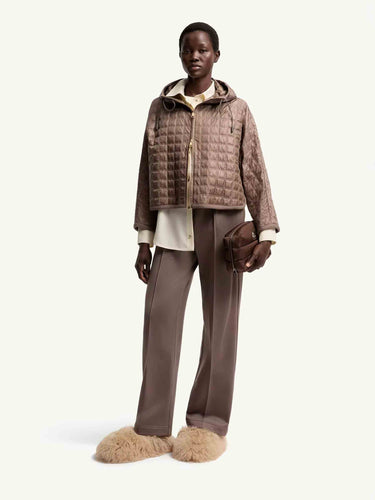 Moncler Mujer Barcelona Pantalones Casual Técnicos color Taupe sku 761-004205 01 - Foto 2