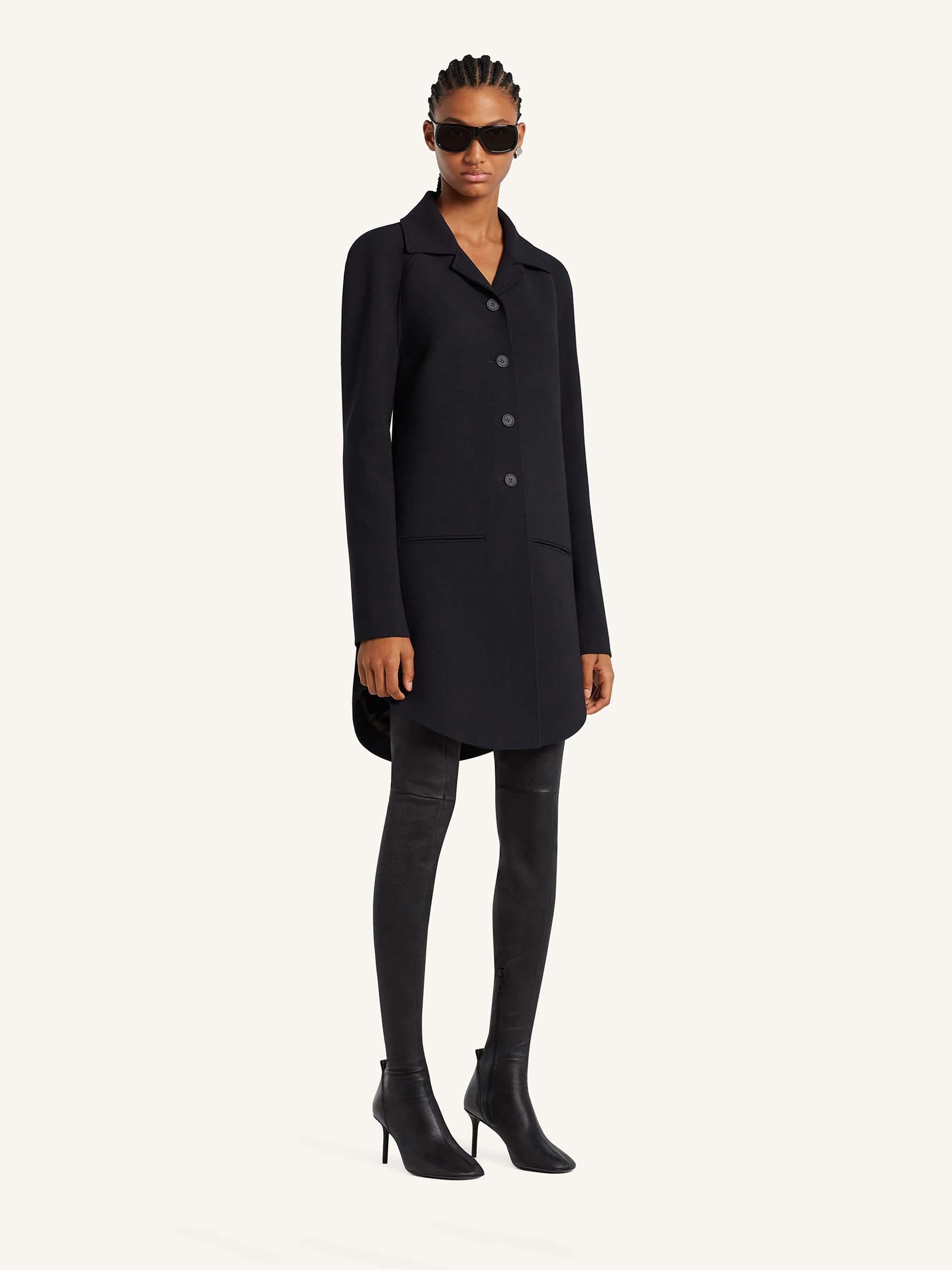 Courrèges Mujer Barcelona Abrigo Circle Heritage color Negro sku 771-001632 01 - Foto 2