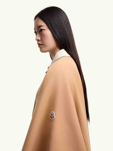 Moncler Mujer Barcelona Capa Capucha Acolchada color Camel sku 771-001730 01 - Foto 4