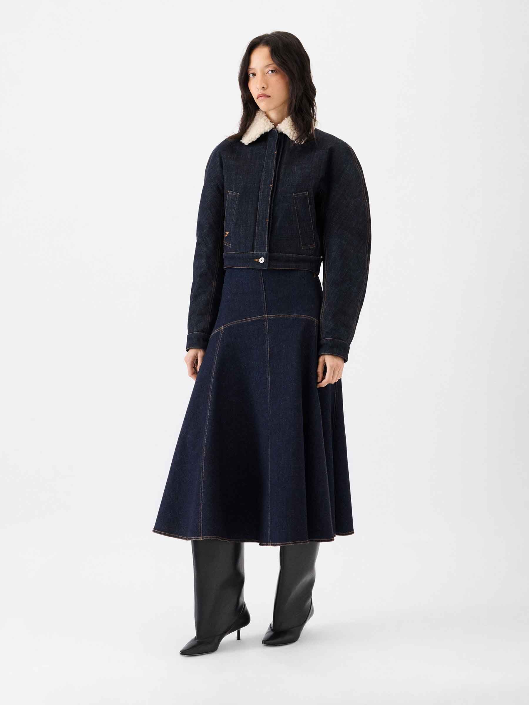 Jacquemus Mujer Barcelona Chaqueta Ovalo de-Nîmes color Azul Denim Oscuro sku 772-001522 01 - Foto 2