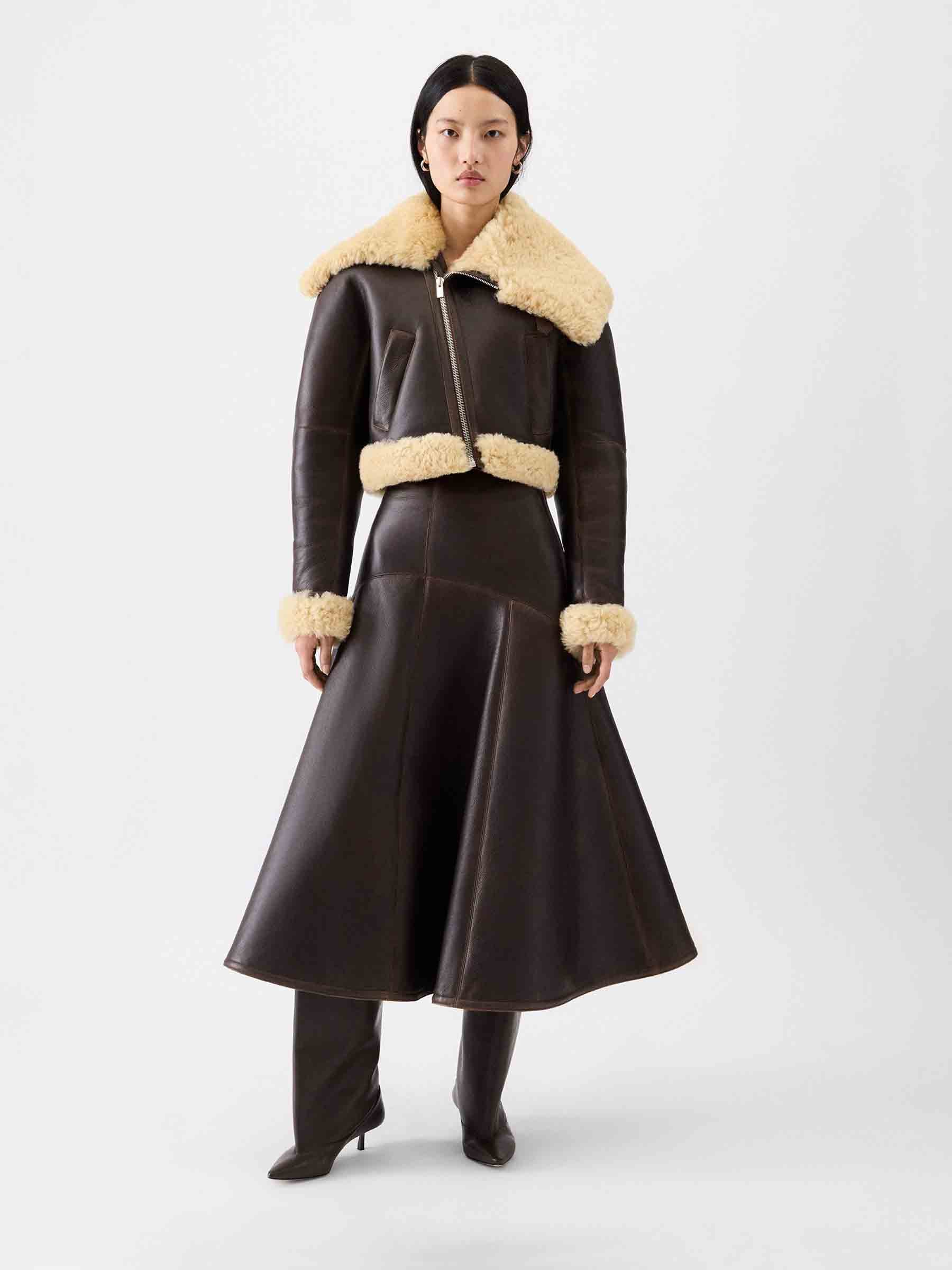 Jacquemus Mujer Barcelona Chaqueta Aviatore color Marrón Oscuro sku 772-001523 01 - Foto 2