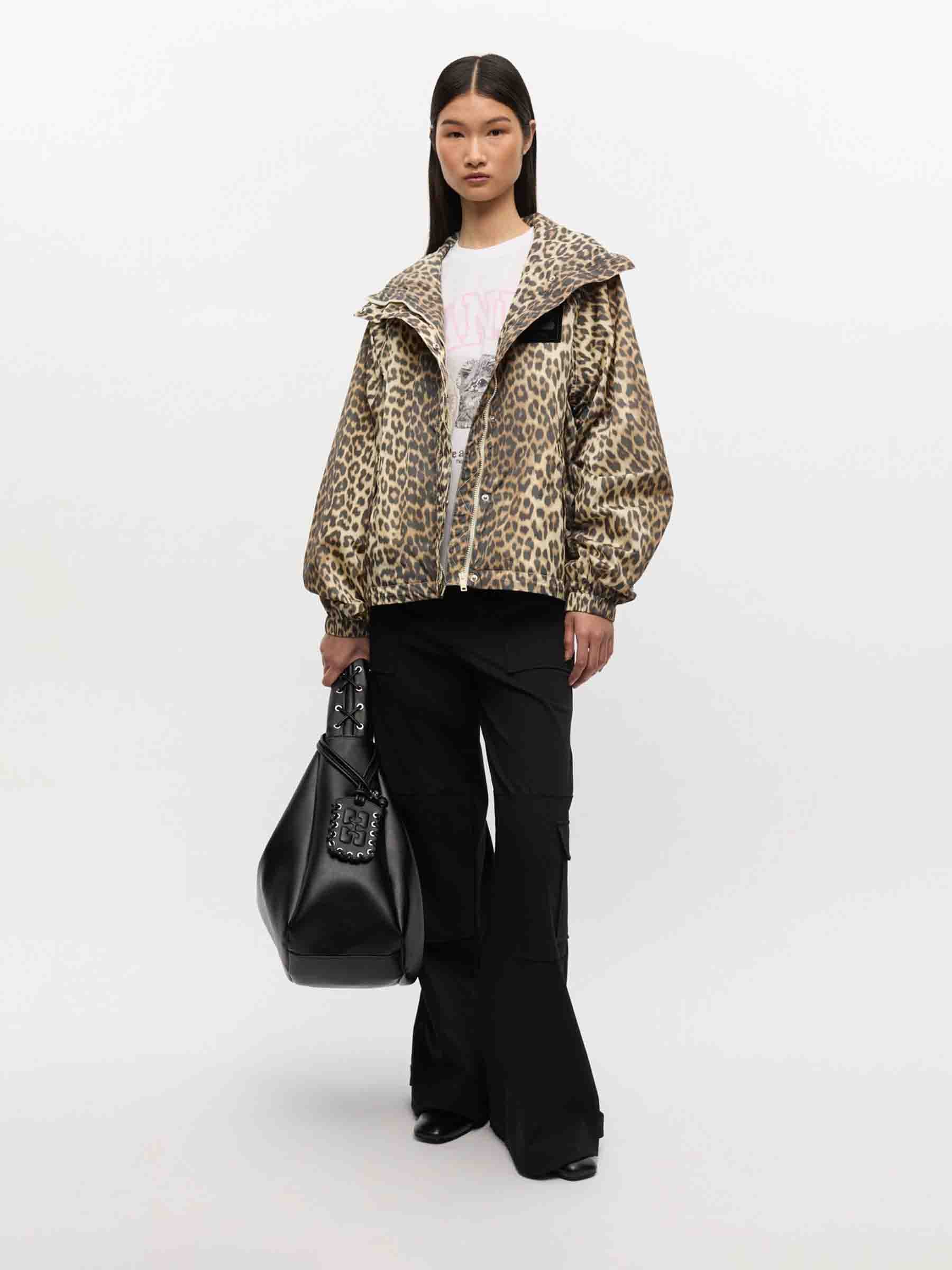 Ganni Mujer Barcelona Chaqueta Flyweight color Leopardo sku 772-001564 01 - Foto 2