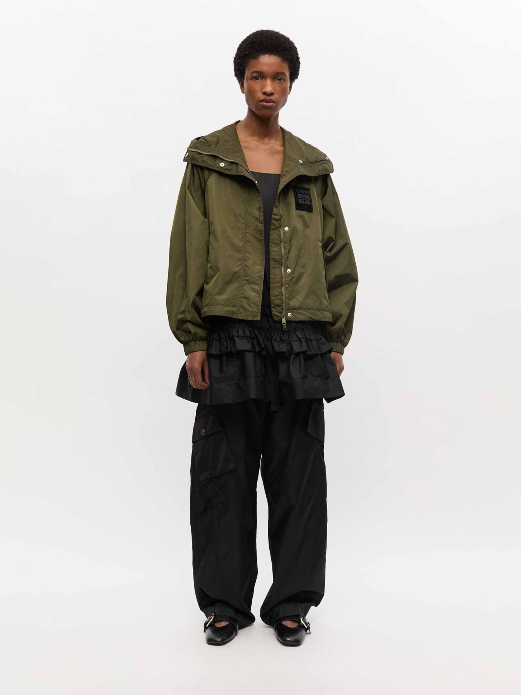 Ganni Mujer Barcelona Chaqueta Técnica Nylon color Verde Militar sku 772-001566 01 - Foto 2