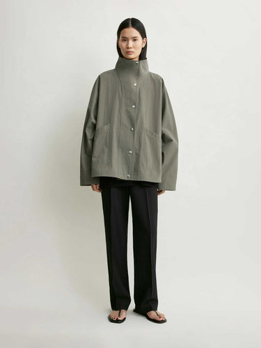 TOTEME Mujer Barcelona Chaqueta Cuello Alto color Verde Militar sku 772-001620 01 - Foto 2
