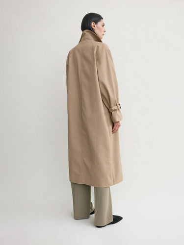 TOTEME Mujer Barcelona Gabardina Larga Signature color Camel sku 773-000264 01 - Foto 3