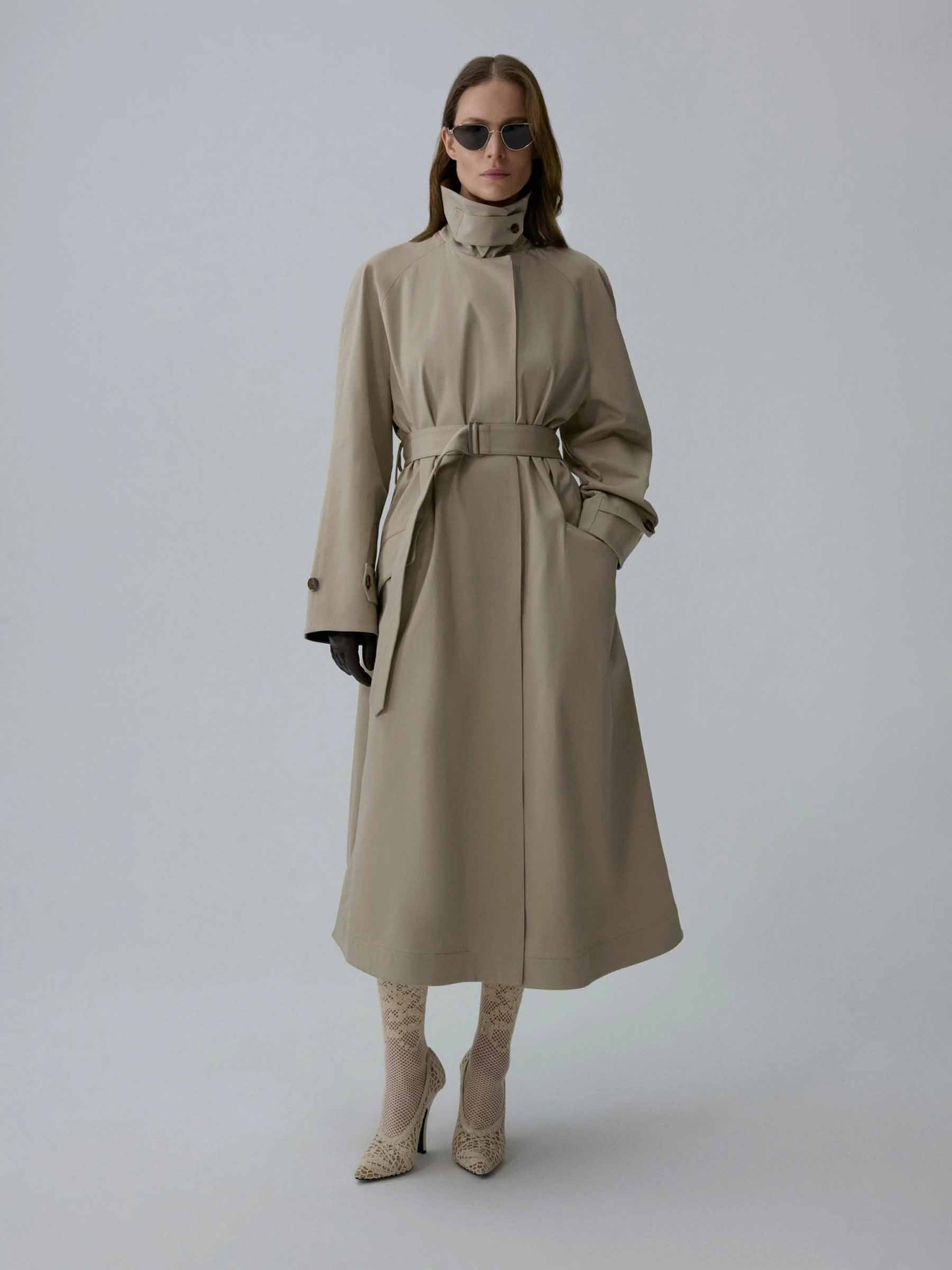 Magda Butrym Mujer Barcelona Gabardina Larga color Beige sku 773-000271 01 - Foto 2