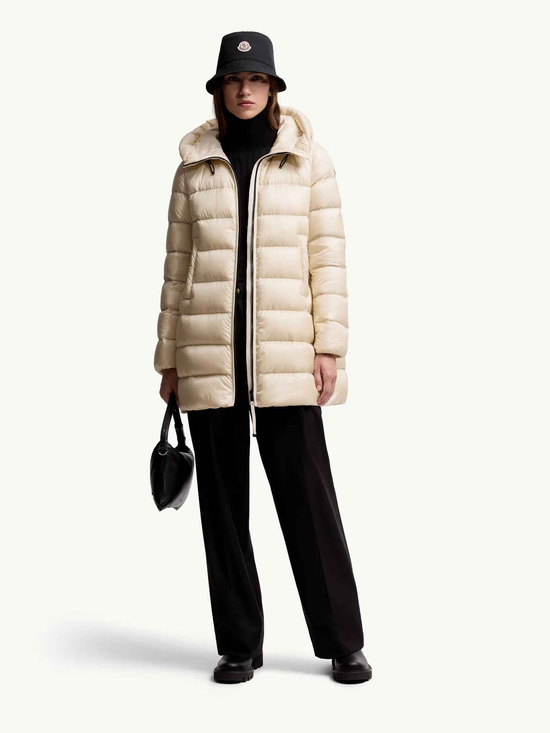 Moncler Mujer Barcelona Plumífero Largo Suyenne color Marfil sku 774-000589 01 - Foto 2