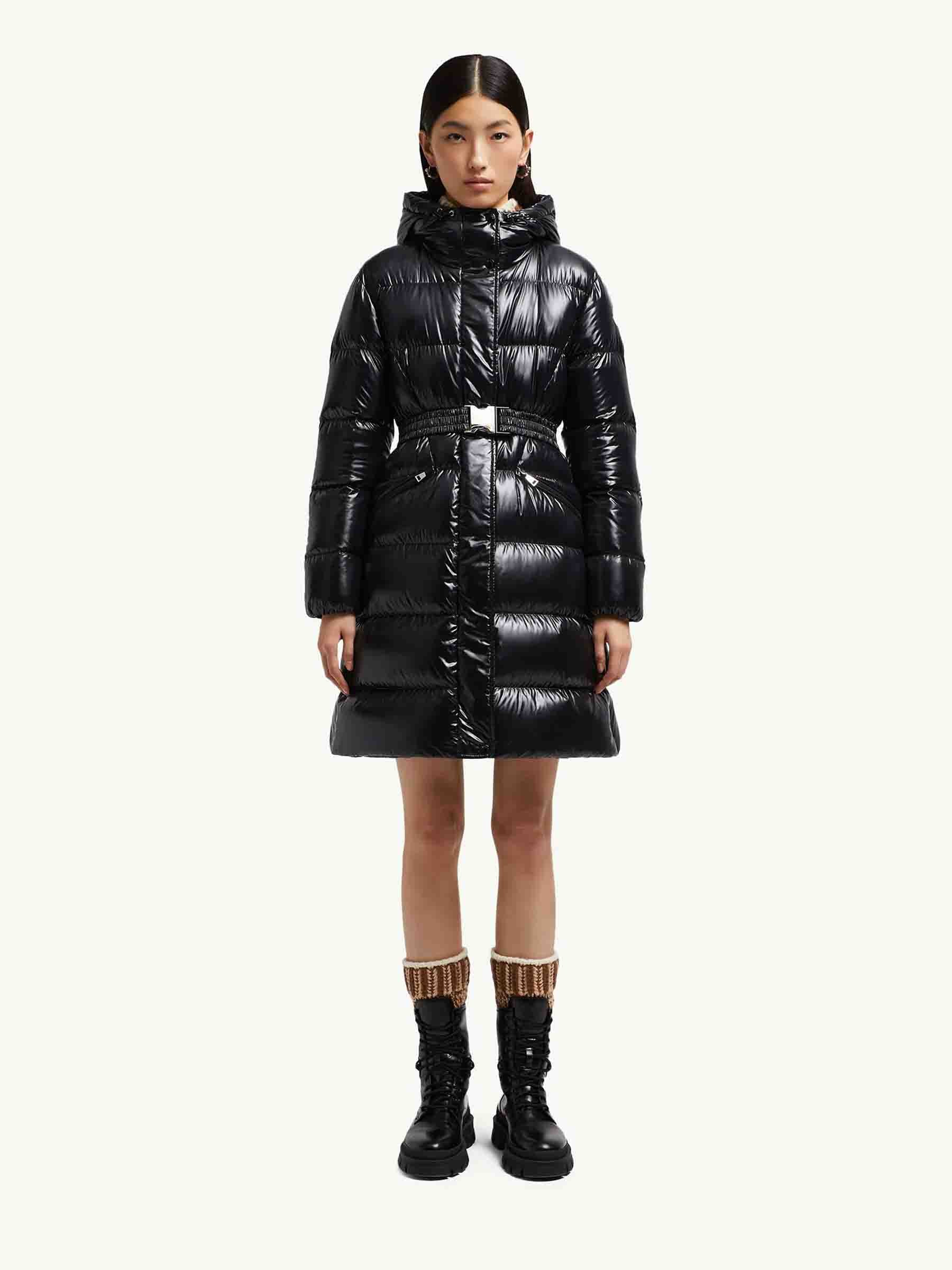 Moncler Mujer Barcelona Plumífero largo con capucha Bellevue color Negro sku 774-000601 01 - Foto 2