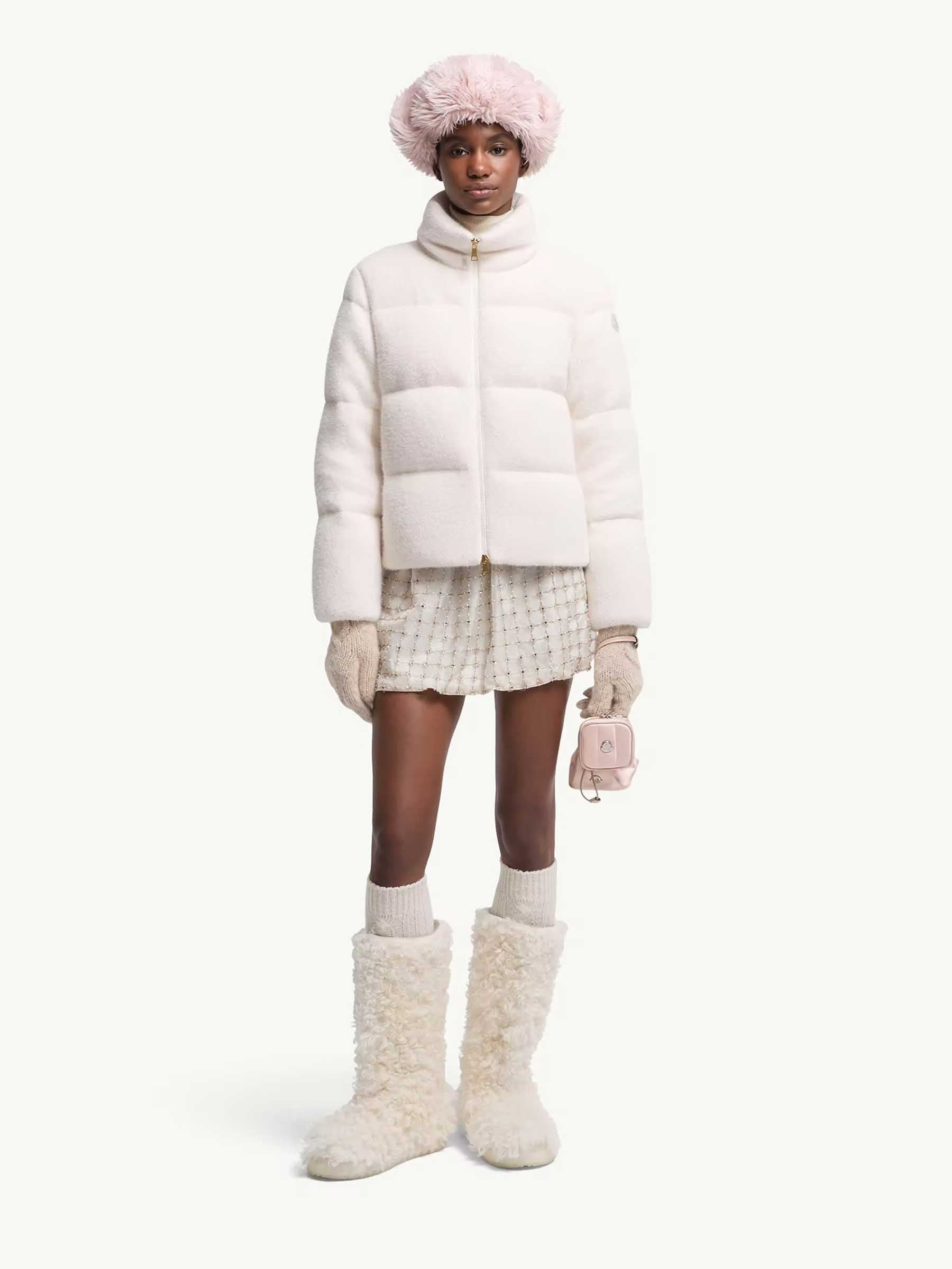 Moncler Mujer Barcelona Plumífero Corto Mornas color Marfil sku 774-000603 01 - Foto 2