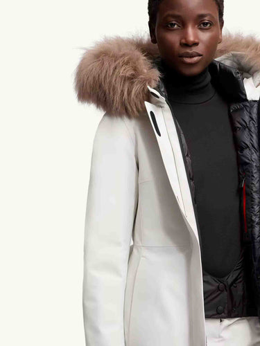 Moncler Grenoble Mujer Barcelona Plumífero Corto Laplance color Blanco sku 774-000607 01 - Foto 3