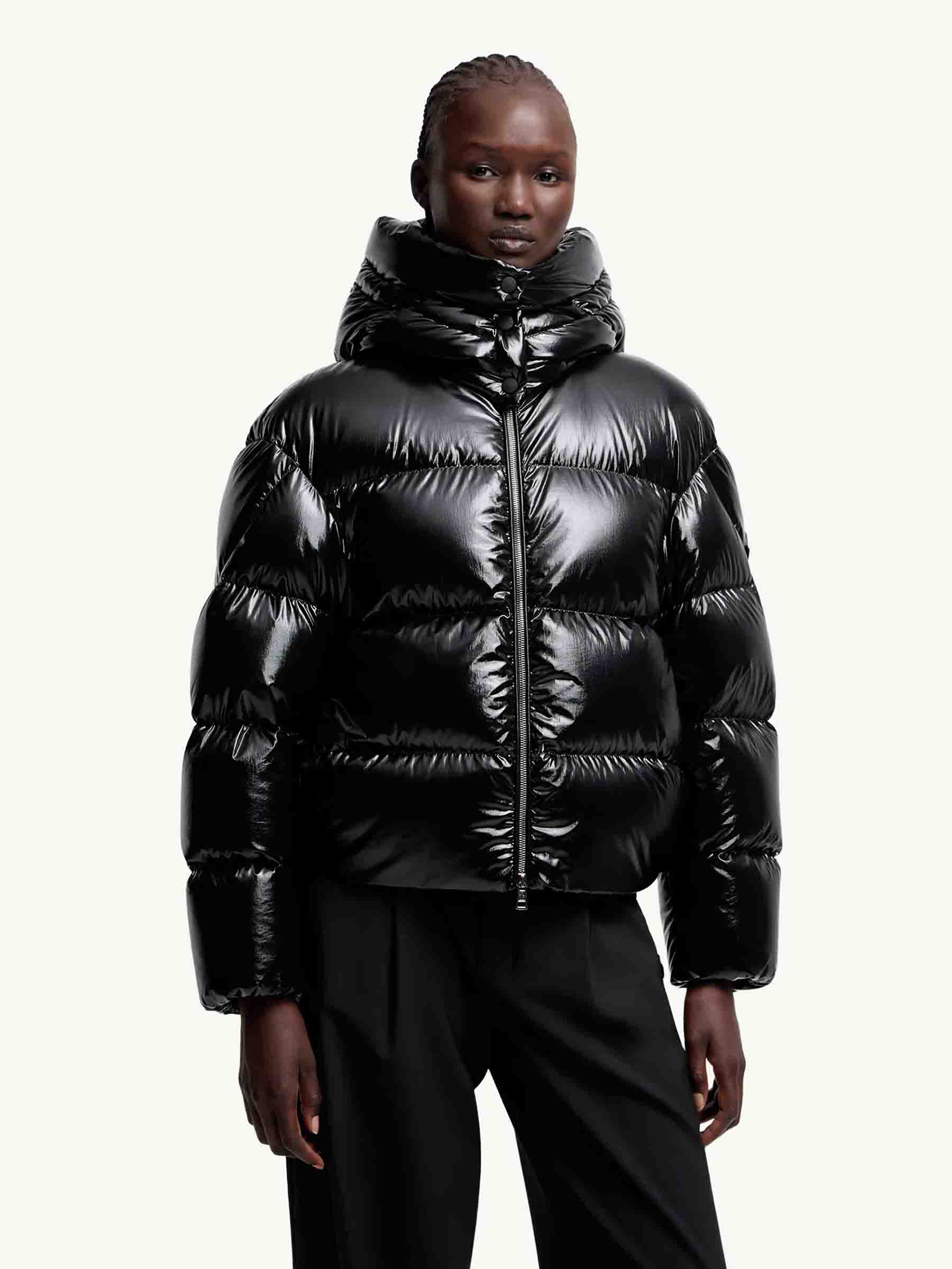 Moncler Genius Edward Enninful Mujer Barcelona Plumífero Corto Lothar color Negro sku 774-000620 01 - Foto 2