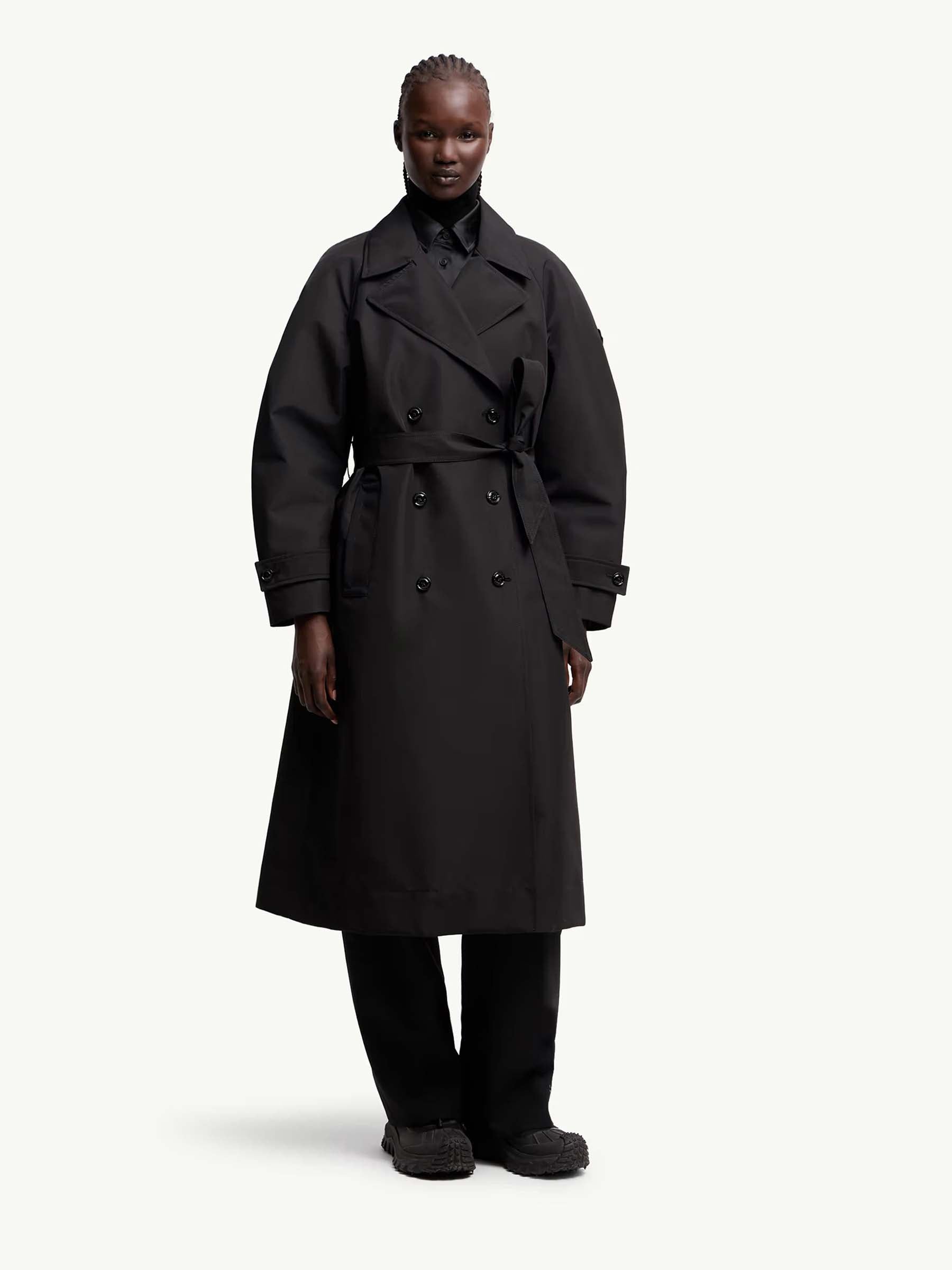 Moncler Genius Edward Enninful Mujer Barcelona Gabardina Larga Zake color Negro sku 774-000622 01 - Foto 2