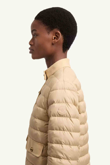 Moncler  Barcelona Plumífero corto Juju color Crema sku 774-000632 01 - Foto 3