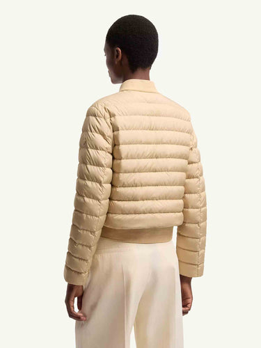 Moncler  Barcelona Plumífero corto Juju color Crema sku 774-000632 01 - Foto 4
