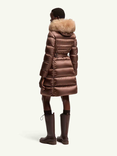 Moncler Mujer Barcelona Plumífero Largo Leersies color Caramelo sku 774-000659 01 - Foto 3