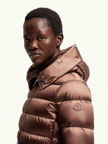 Moncler Mujer Barcelona Plumífero Largo Leersies color Caramelo sku 774-000659 01 - Foto 5