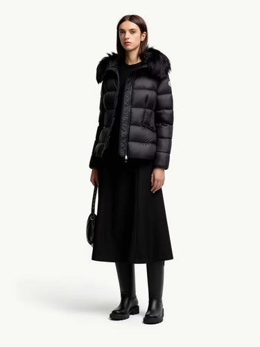 Moncler Mujer Barcelona Plumífero Corto Boed color Negro sku 774-000662 01 - Foto 2