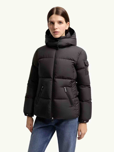 Moncler Mujer Barcelona Plumífero Corto Fourmines color Negro sku 774-000668 02 - Foto 2