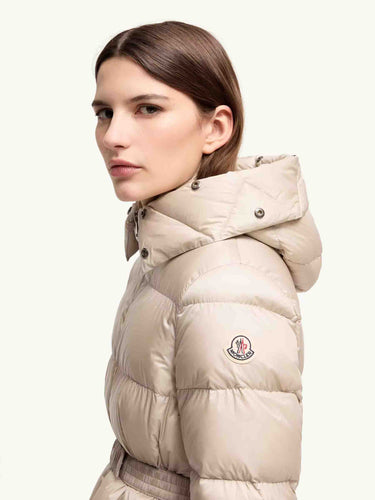 Moncler Mujer Barcelona Plumífero Capucha Pelo color Beige sku 774-000672 01 - Foto 3