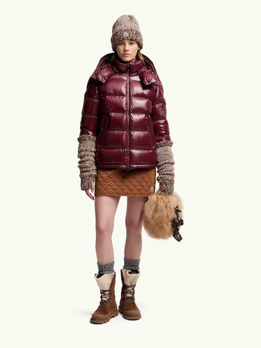 Moncler Mujer Barcelona Plumífero Corto Marie color Burdeos sku 774-000673 01 - Foto 2