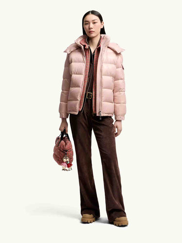 Moncler Mujer Barcelona Plumífero Corto Marie color Rosa Palo sku 774-000673 02 - Foto 2